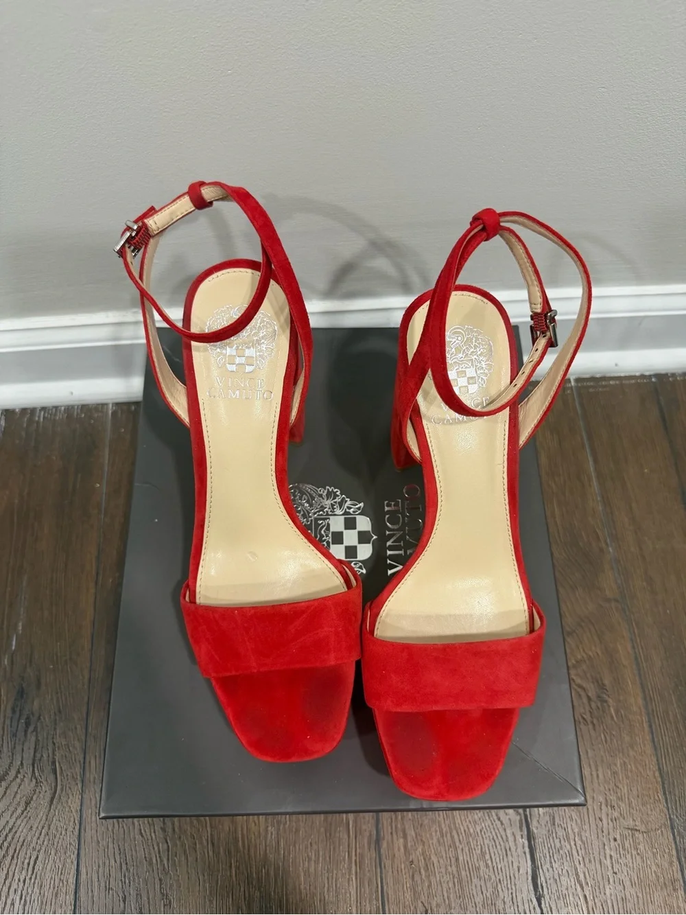 Vince Camuto vince camuto